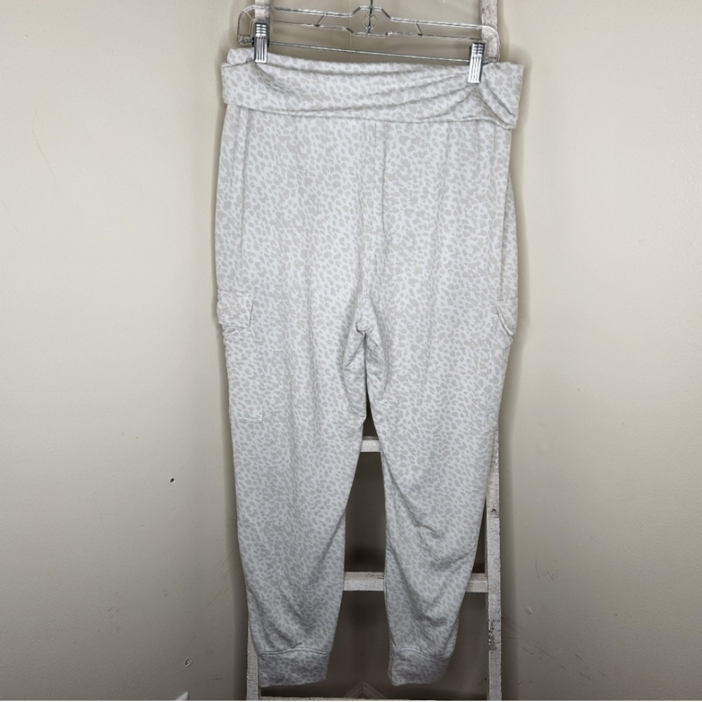 Old Navy Active joggers womens Medium Animal print side pocket fold over - Picture 3 of 4